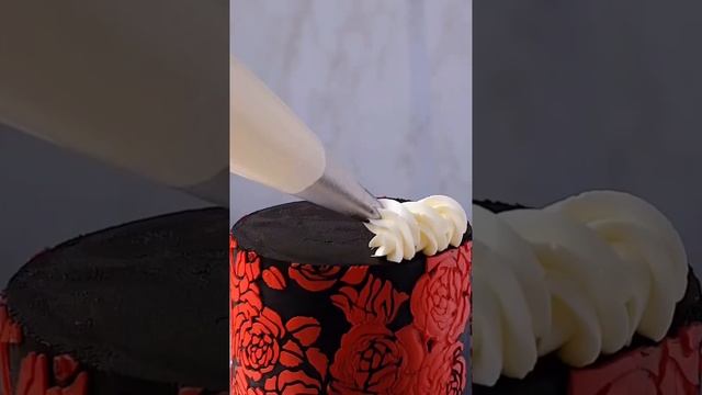 Декор торта
#декорторта#тортсникерс