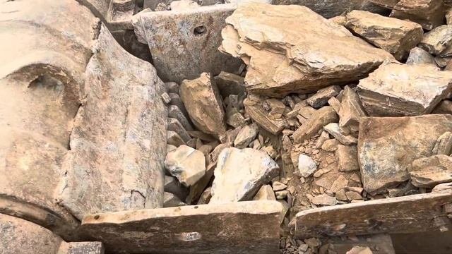 Строительство, дробление щебёнки