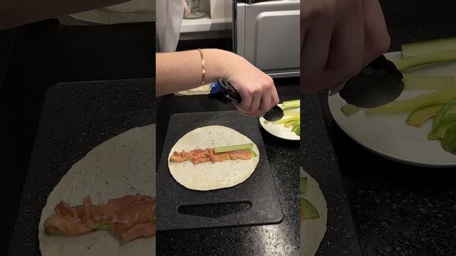 Быстрые вкусные роллы на завтрак 🍳 #shorts