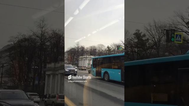 Санкт-Петербург. 24.11.2024. Поездка по Невскому проспекту на автобусе от Лавры. Фрагмент 14