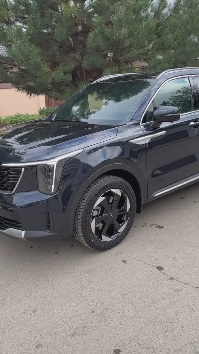 Kia Sorento Premium Plus с премиальной кожей Nappa и новом цвете Gravity Blue (тёмно-синий металлик)