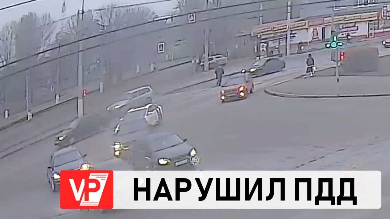 В ВОЛГОГРАДЕ ПЕШЕХОД ПЕРЕХОДИЛ ДОРОГУ НА КРАСНЫЙ СВЕТ И ПОПАЛ ПОД КОЛЕСА