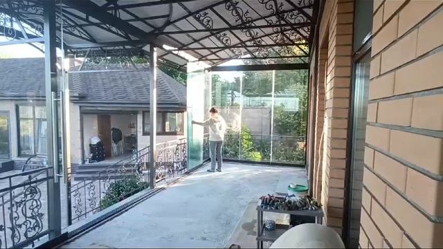 Безрамное остекление (видео отзыв)