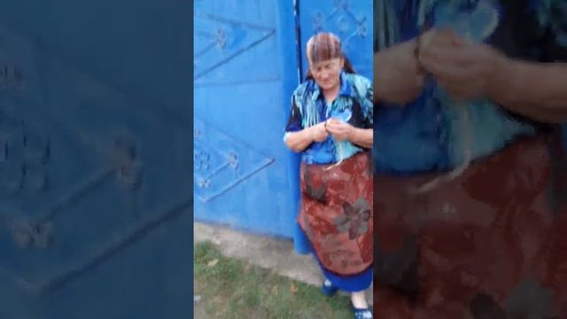 Мама провожает на работу, но при этом занята!
