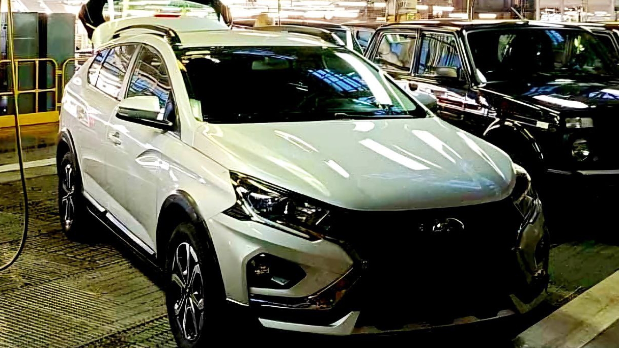 Lada Iskra SW Cross 2025: в сети показали «живые» фото самой дорогой версии