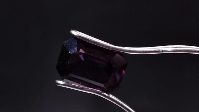 1.63 ct. Шпинель фиолетовая, октагон. Мьянма