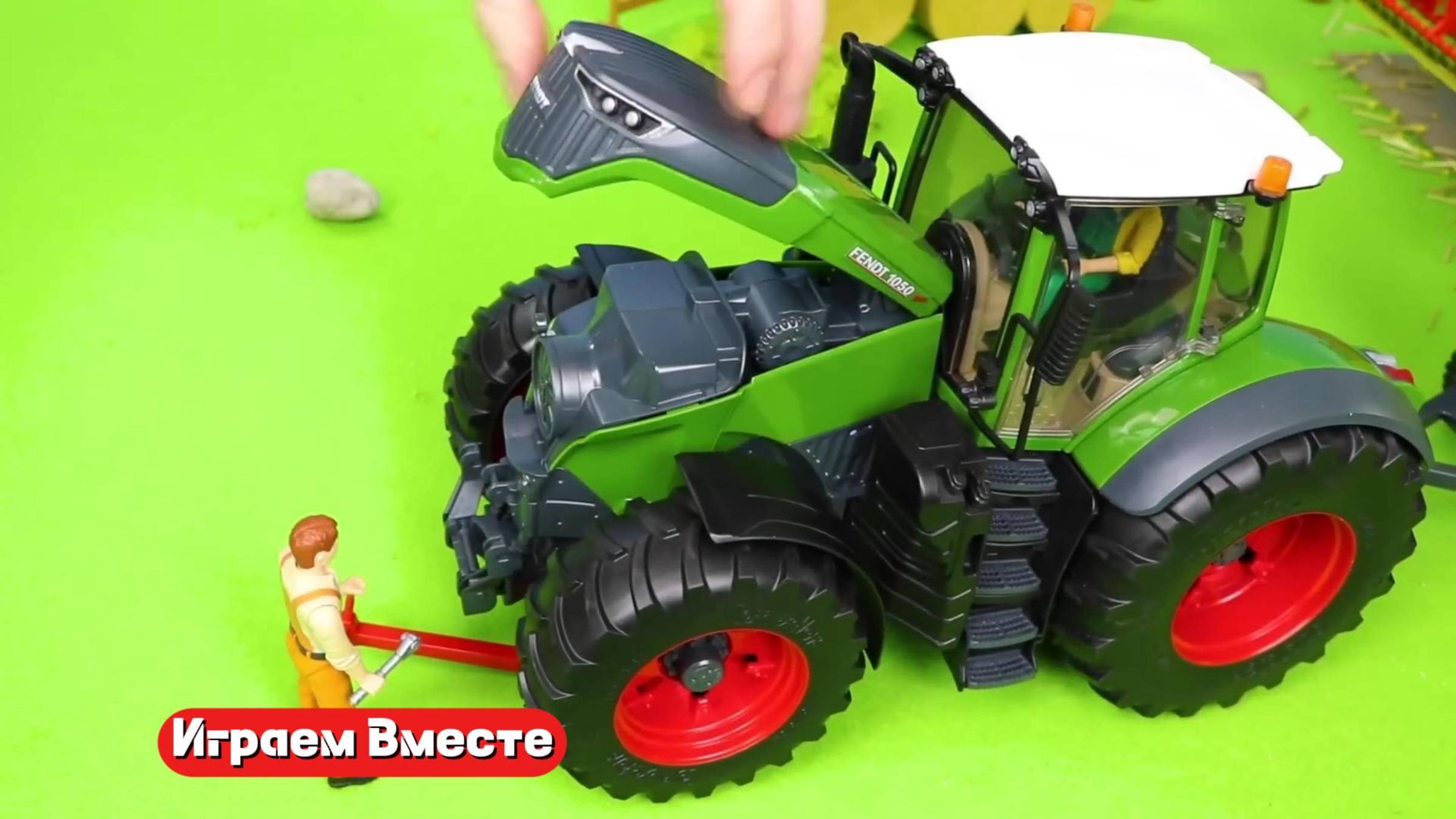 ИГРАЕМ В МАШИНКИ ! ЧИНИМ ТРАКТОР, УПРАВЛЯЯЕМ МУСОРОВОЗОМ ! ГОРОД ИГРУШЕК !