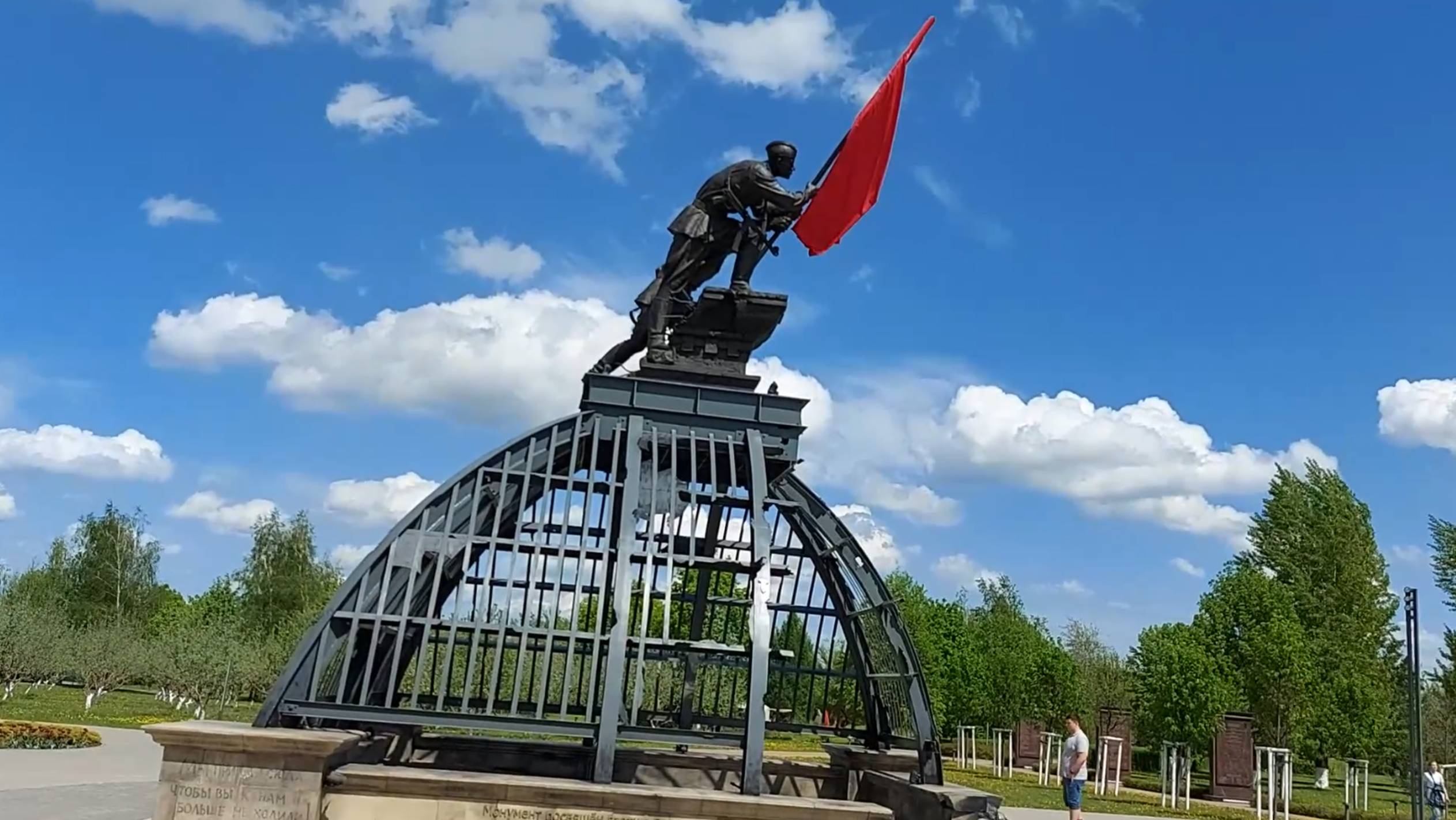 Путешествие на Прохоровское поле. Купол Рейхстага, памятники, монументы, сад Памяти и храм Рыжкова