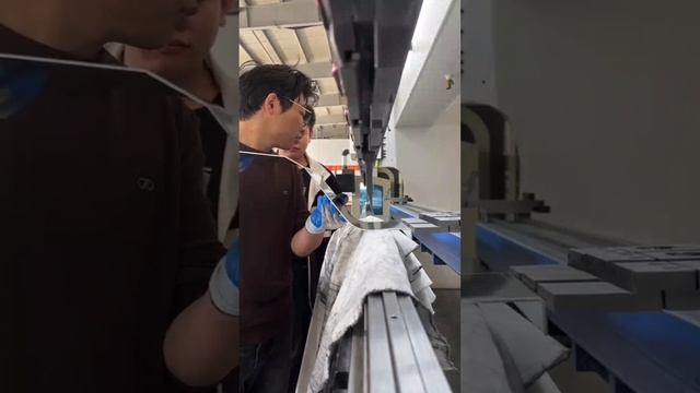 Гибка двойного радиуса на гибочном станке Industrial Partners