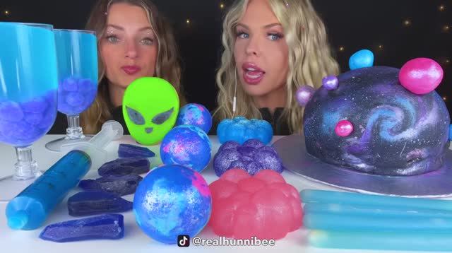 ASMR GALAXY DESSERT, BLUE ICING GALAXY CAKE, PURPLE TAPIOCA, BLUE RAZZ SPACE CRYSTAL MUKBANG