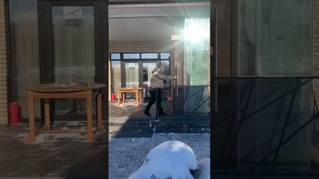 Безрамное остекление (видео отзыв)