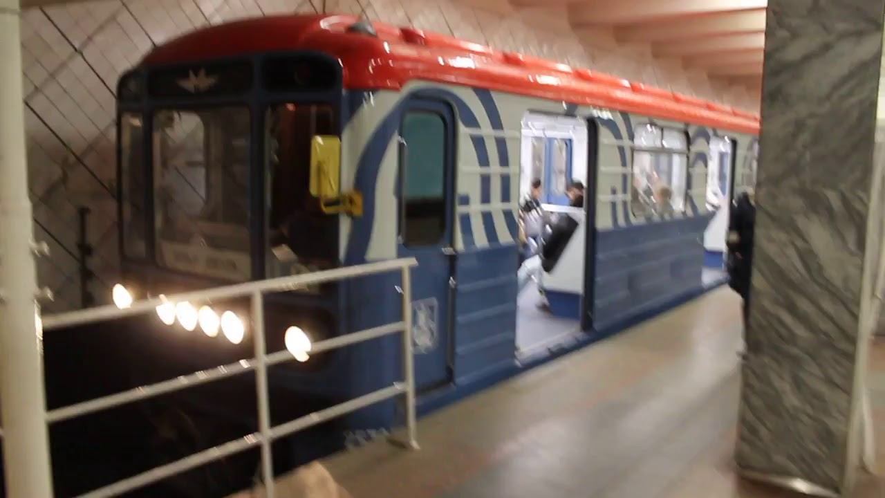81-717/714 "Номерной" на станции "Калужская"