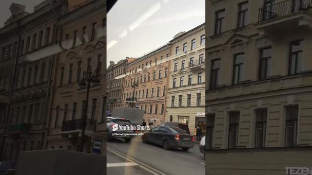 Санкт-Петербург. 24.11.2024. Поездка по Невскому проспекту на автобусе от Лавры. Фрагмент 10