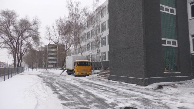 В Саяногорске передвижной флюорограф начал свою работу на территории СТЭМИ