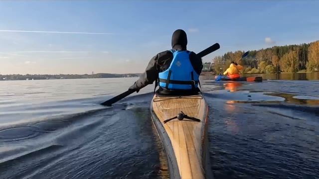 Каякинг в Подмосковье. октябрь, клязьминское водохранилище.