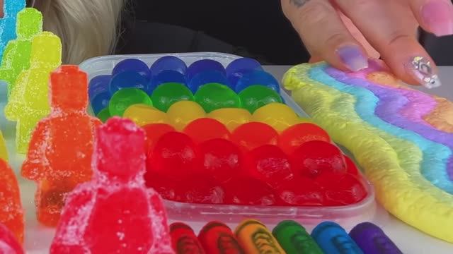 ASMR РАДУЖНАЯ ЕДА MUKBANG, KOHAKUTOU LEGO MAN, OREOS, SOUR CANDY HEART, КРЕЙОНЫ, СЪЕДОБНЫЙ ЦВЕТОК