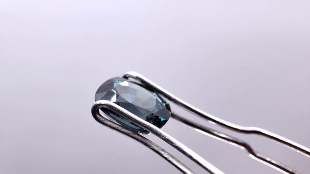 0.95 ct. Шпинель зеленовато-синяя, кушон. Мьянма