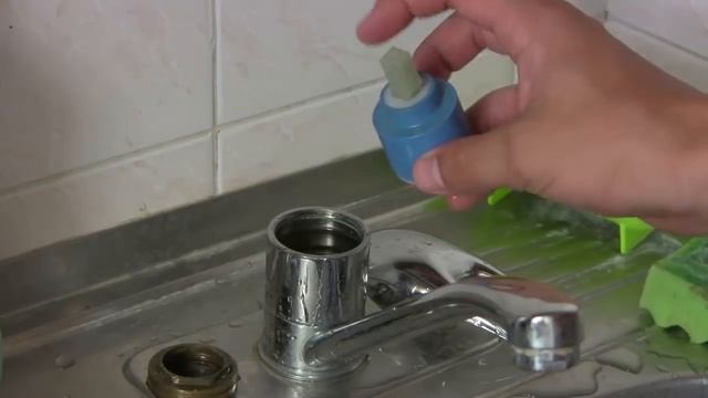 Как разобрать + ремонт флажкового однорычажного смесителя с заменой картриджа своими руками