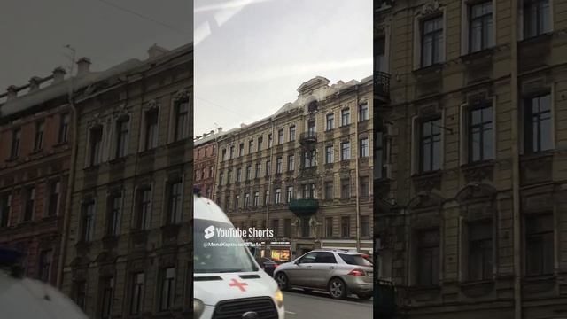 Санкт-Петербург. 24.11.2024. Поездка по Невскому проспекту на автобусе от Лавры. Фрагмент 12