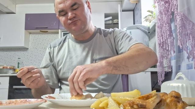 МУКБАНГ/ПЕЛЬМЕНИ МЯСО-КАПУСТНЫЕ/КУРИНЫЕ КРЫЛЬЯ С КАРТОШКОЙ В ДУХОВКЕ