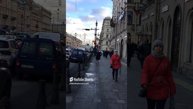 Санкт-Петербург. 24.11.2024. Вход на станцию метро «Маяковская» со стороны Невского проспекта