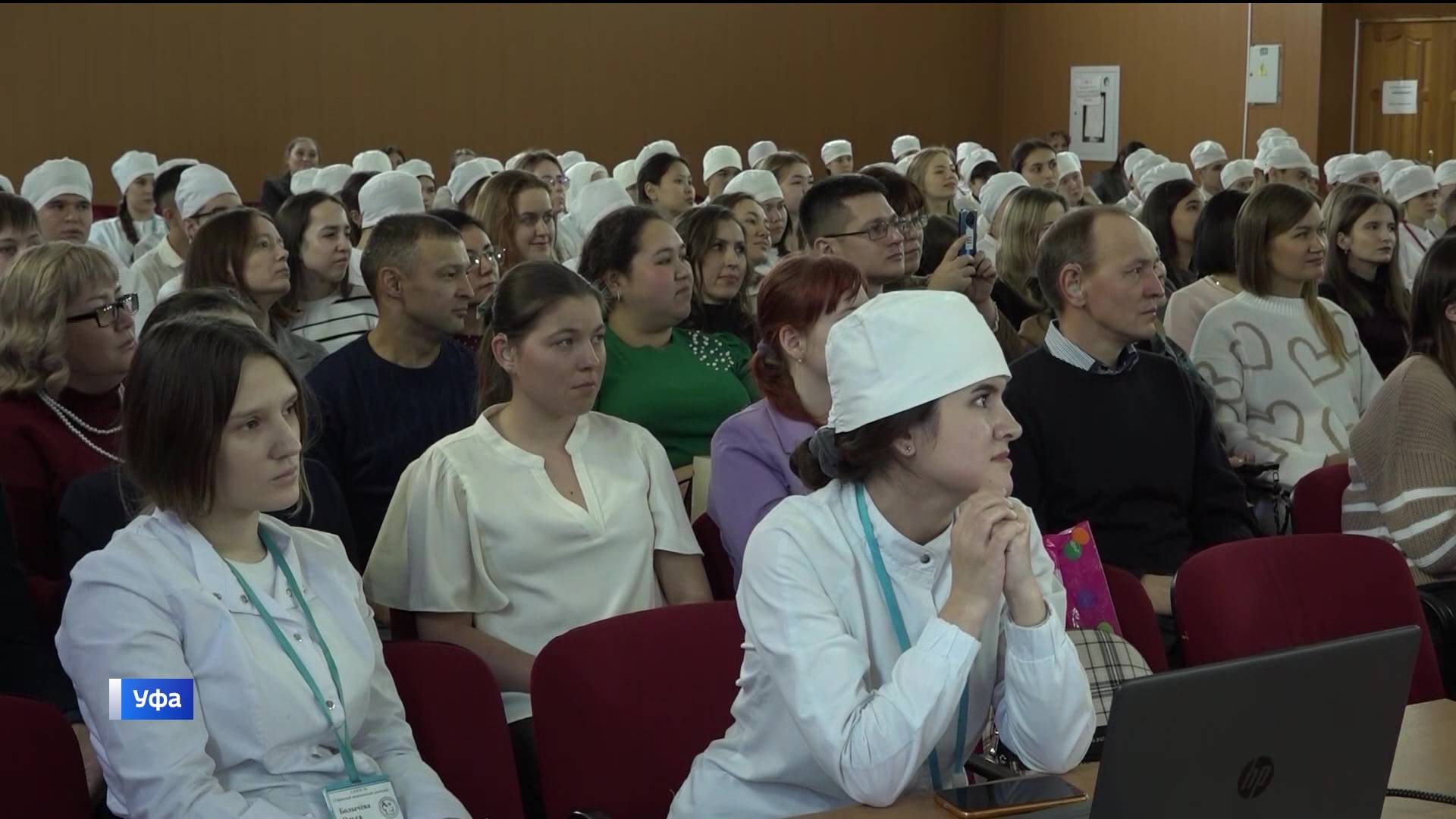 В уфимском медколледже отметили 20-летие отделения для студентов с ограничениями по слуху