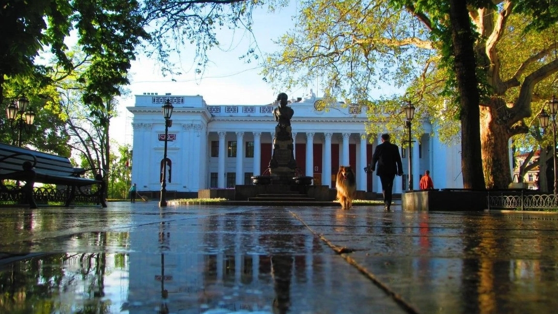 ГДЕ ТИХО ШЕПЧЕТСЯ ВОДА