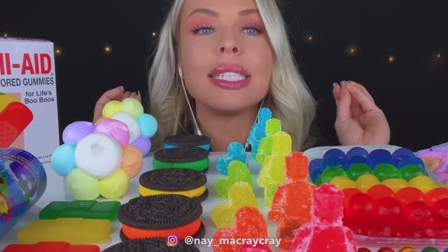 ASMR РАДУЖНАЯ ЕДА MUKBANG, KOHAKUTOU LEGO MAN, OREOS, SOUR CANDY HEART, КРЕЙОНЫ, СЪЕДОБНЫЙ ЦВЕТОК