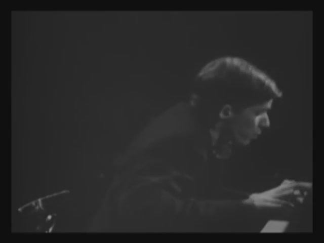 Bach Keyboard Concerto 5 in F minor _BWV_1056 mvts 2, 3_Glenn Gould