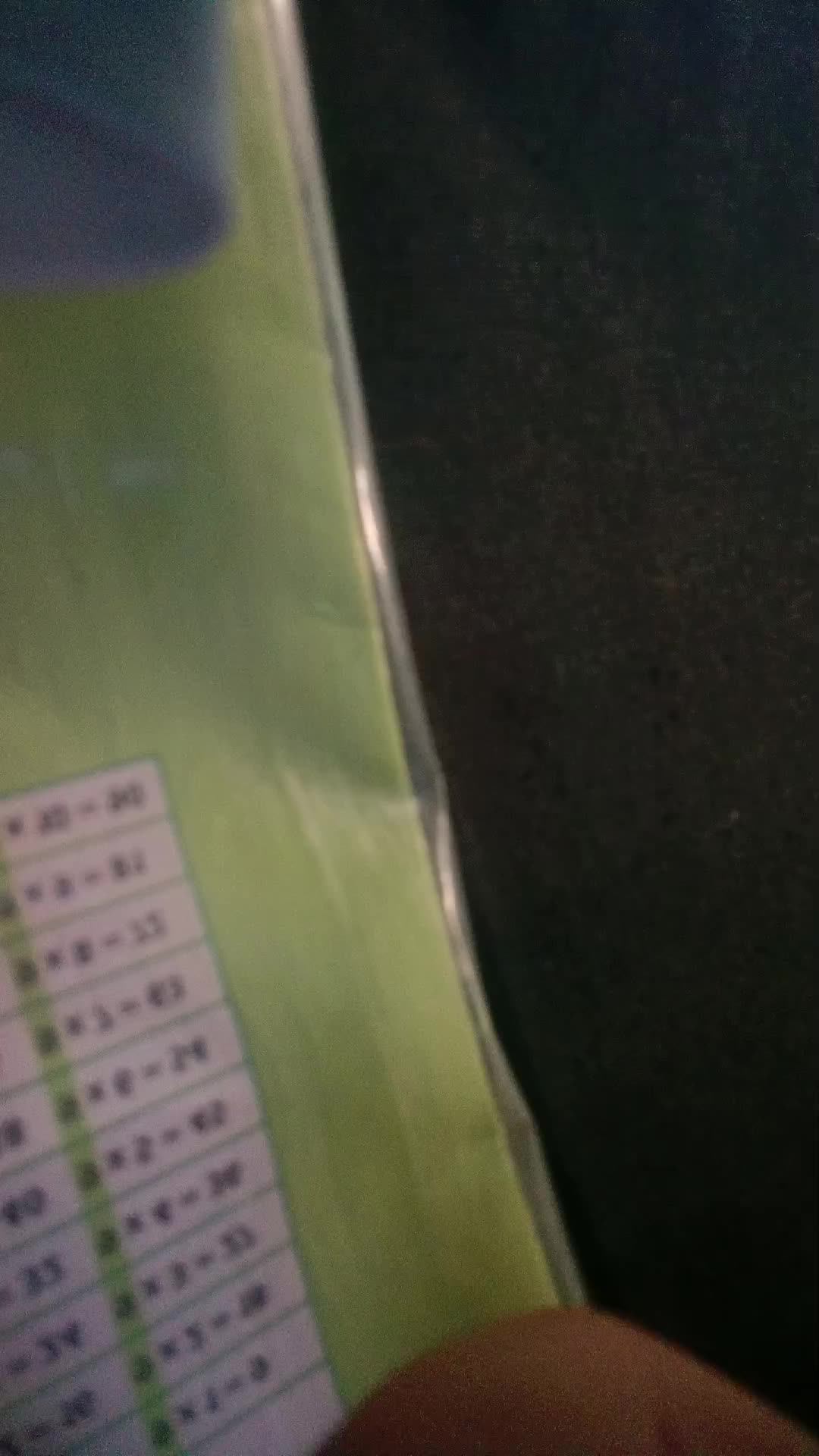 р