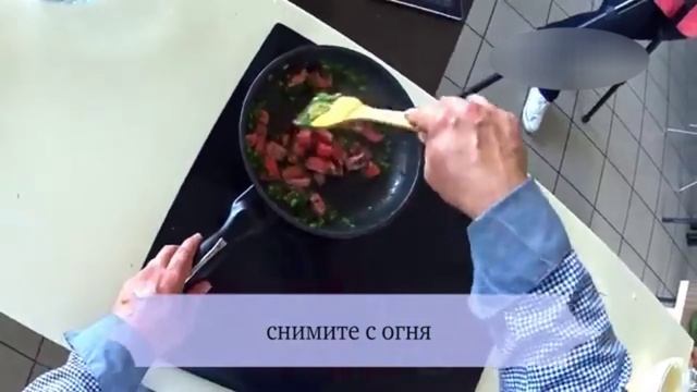 Пирог с лососем, яйцами и зеленью