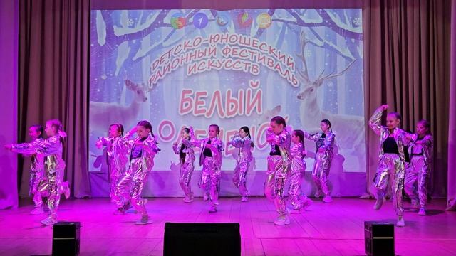 Современный танец, танцевальный коллектив "Искорки"