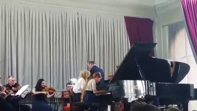 Лидия Букур 12 лет Анна Баяндина 13 лет Д. Шостакович "Охота"