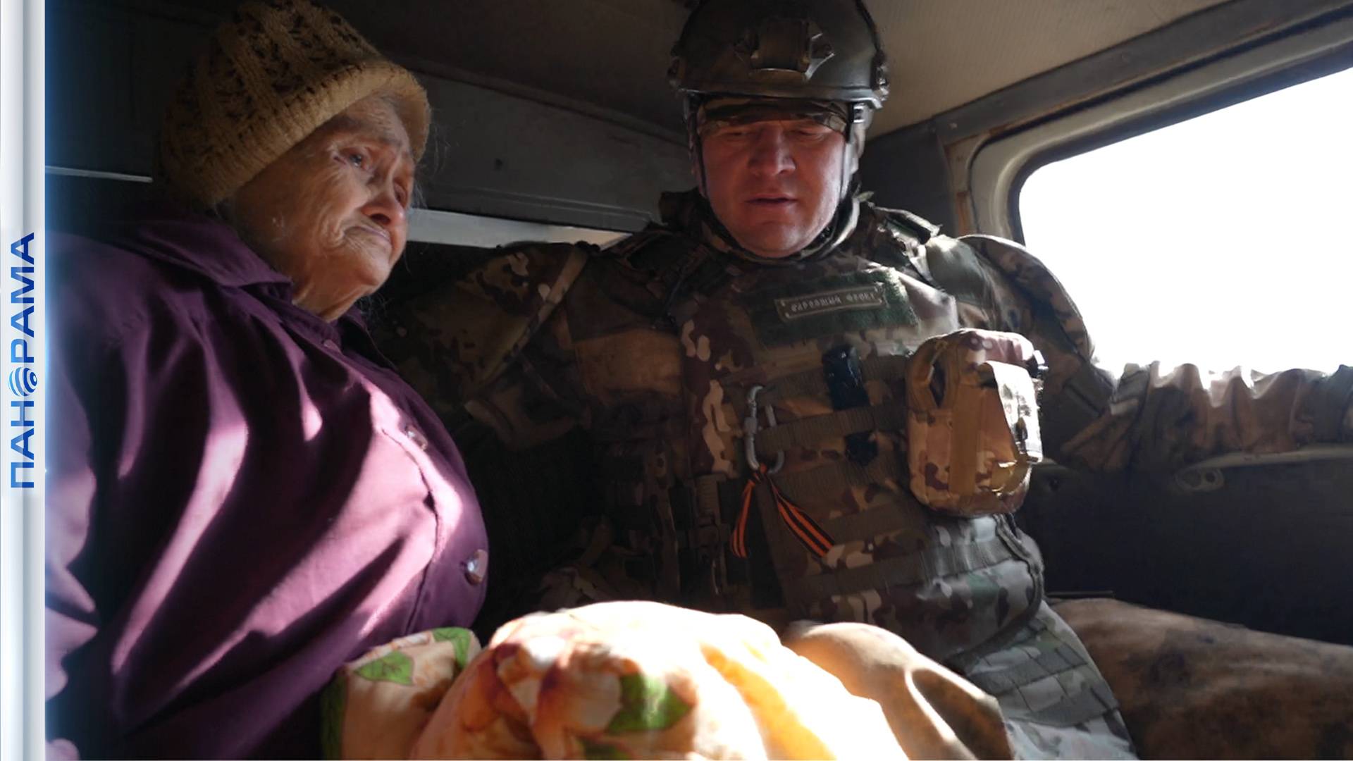 Маломобильную жительницу Украинска наши бойцы эвакуировали в Донецк к родным