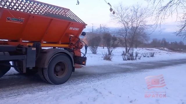 Стихийную снежную горку убрали на улице Космонавтов в Братске