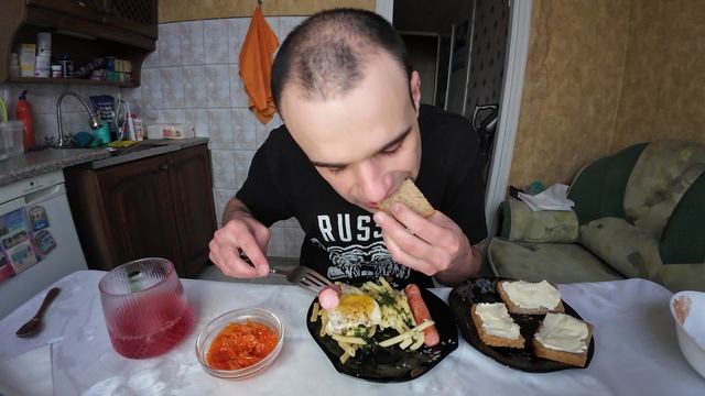 МУКБАНГ НАРЕЗКИ ЛУЧШЕЕ - РЫБНЫЙ СУП / МАКАРОНЫ С СЫРОМ / СОСИСКИ / MUKBANG АСМР 26. 11. 2024
