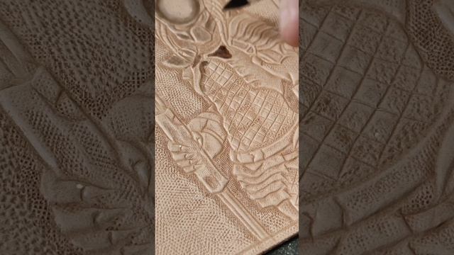 Процесс тиснения на коже