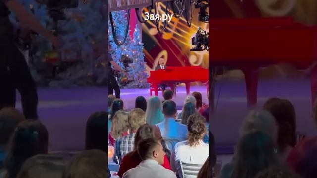 Алсу с Игорем Крутым снялись в новогодней программе