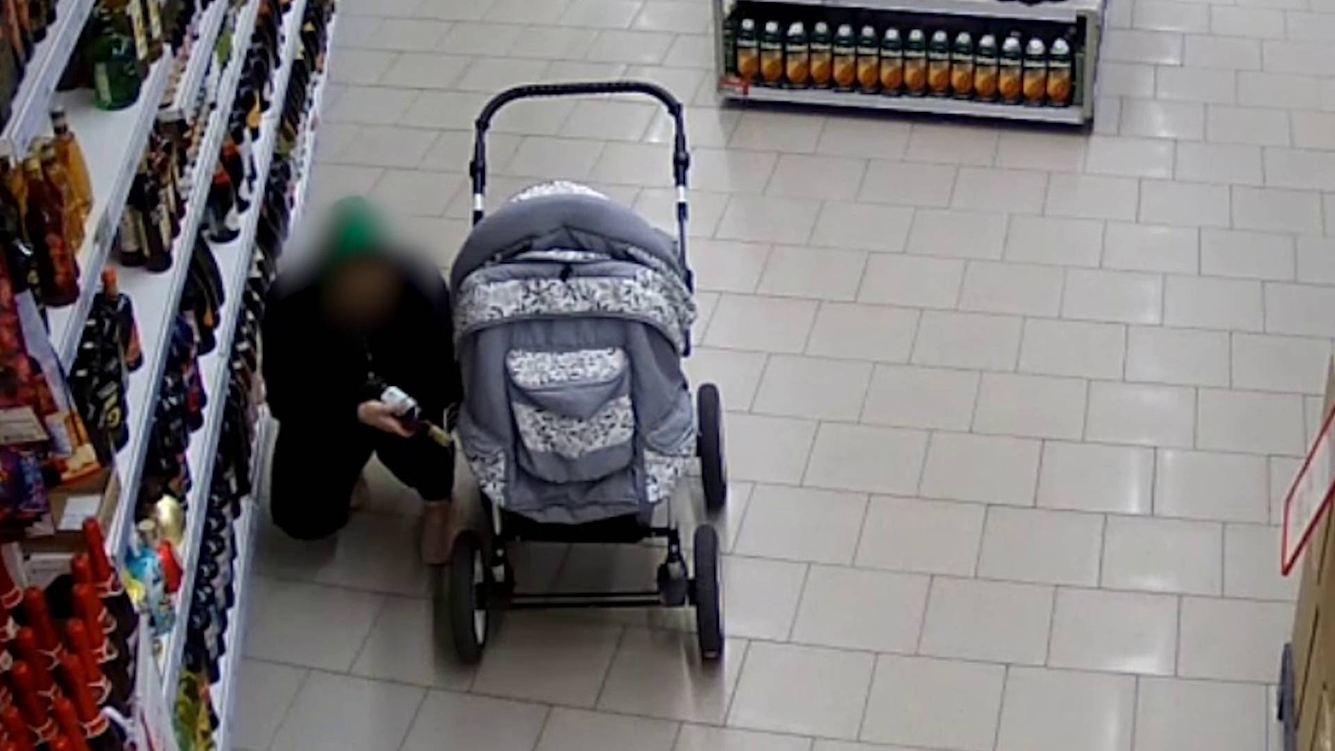 В Пензенском районе задержана покупательница, которая похищала товар, спрятав его в детской коляске
