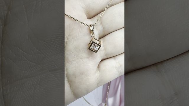 Подвеска с фианитом "Кубик" на цепочке 40-45 см.