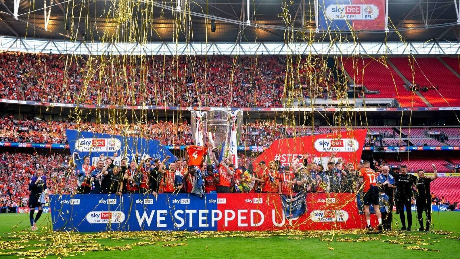 Футбол Карьера  Luton Town