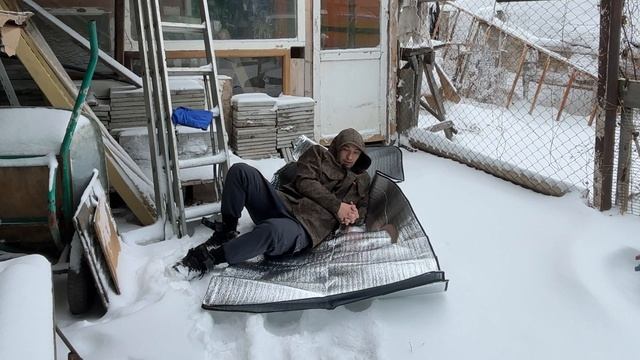 Нужная вещь в походе коврик туристический