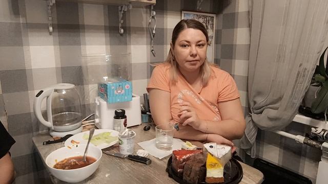 На ужин тостик с фарелью и тортик на десерт