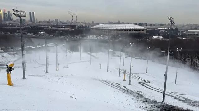 ⛷️ Горнолыжный комплекс «Воробьевы горы» покрывают искусственным снегом

Скоро можно будет кататься