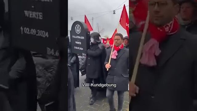 В Германии более 6 тысяч сотрудников Volkswagen вышли на протест ;