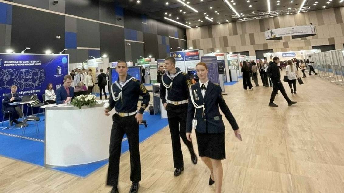 Уникальная площадка для выпускников: в Петербурге открылся Научно-образовательный салон