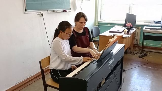 Р. Шуман "Песня". Исполняет Дамдинова Виктория.mp4