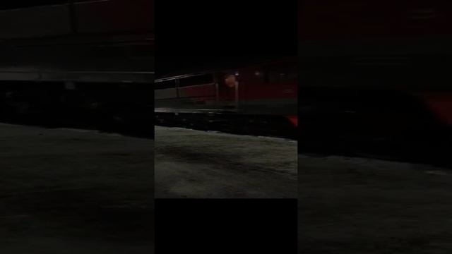 мегион:вокзал/пассажирский поезд.