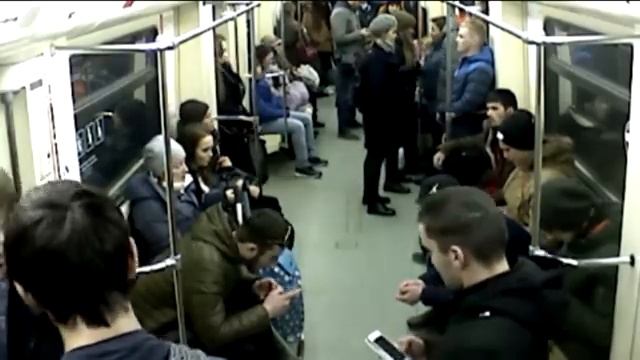 Оперативники УВД на Московском метрополитене задержали подозреваемых в грабеже