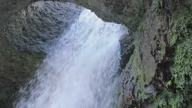 Водопад Деликликая